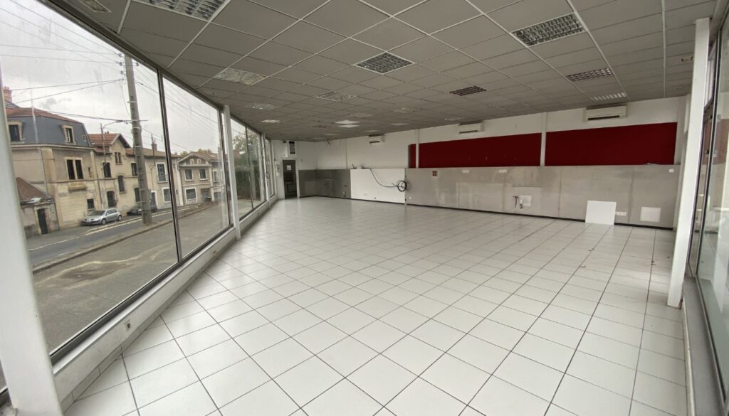 LARGE SYNERGY Architecte Bayonne Et Saint Julien En Born Pharma Caluire Prov – 3